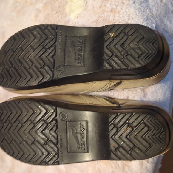 Dansko Comfort style Clogs - Picture 4 of 4